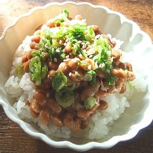 ゴマ香る☆炒めネギの納豆ご飯